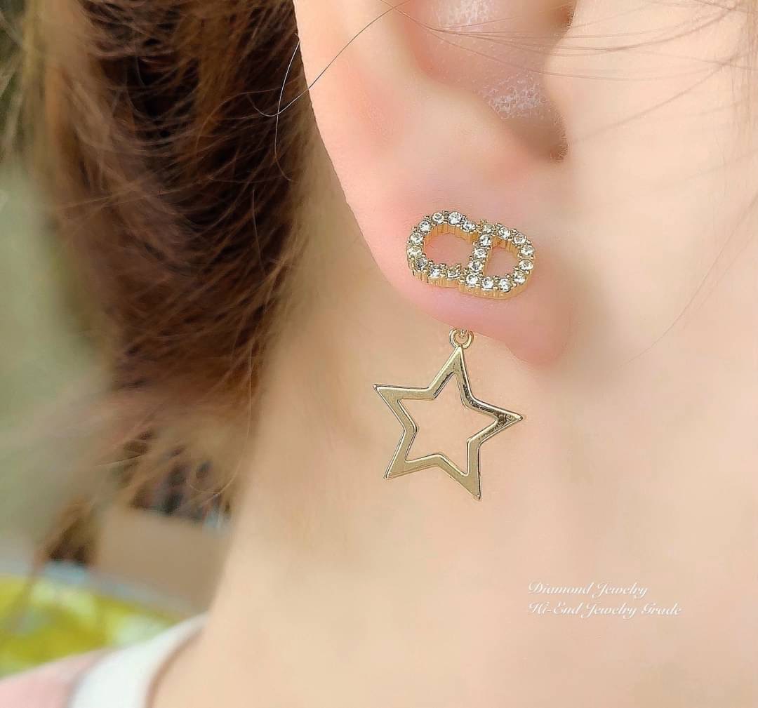 Super Hi-End Quality !!!! ((งาน 1:1 เหมือนในช็อปมากที่สุดในท้องตลาด)) Christian Dior Earring ต่างหูดิอองาน 1:1 เหมือนของแท้เป๊ะๆค่ะ รับรองงานสวยมากกกกก ดูหรู ดูผู้ดีสุดๆ งานดี เพชรคุณภาพดีมากๆมากๆคะรับประกันความพอใจเลยค่ะ ตัวเรือนสีทอง งาน laser stamp เหม