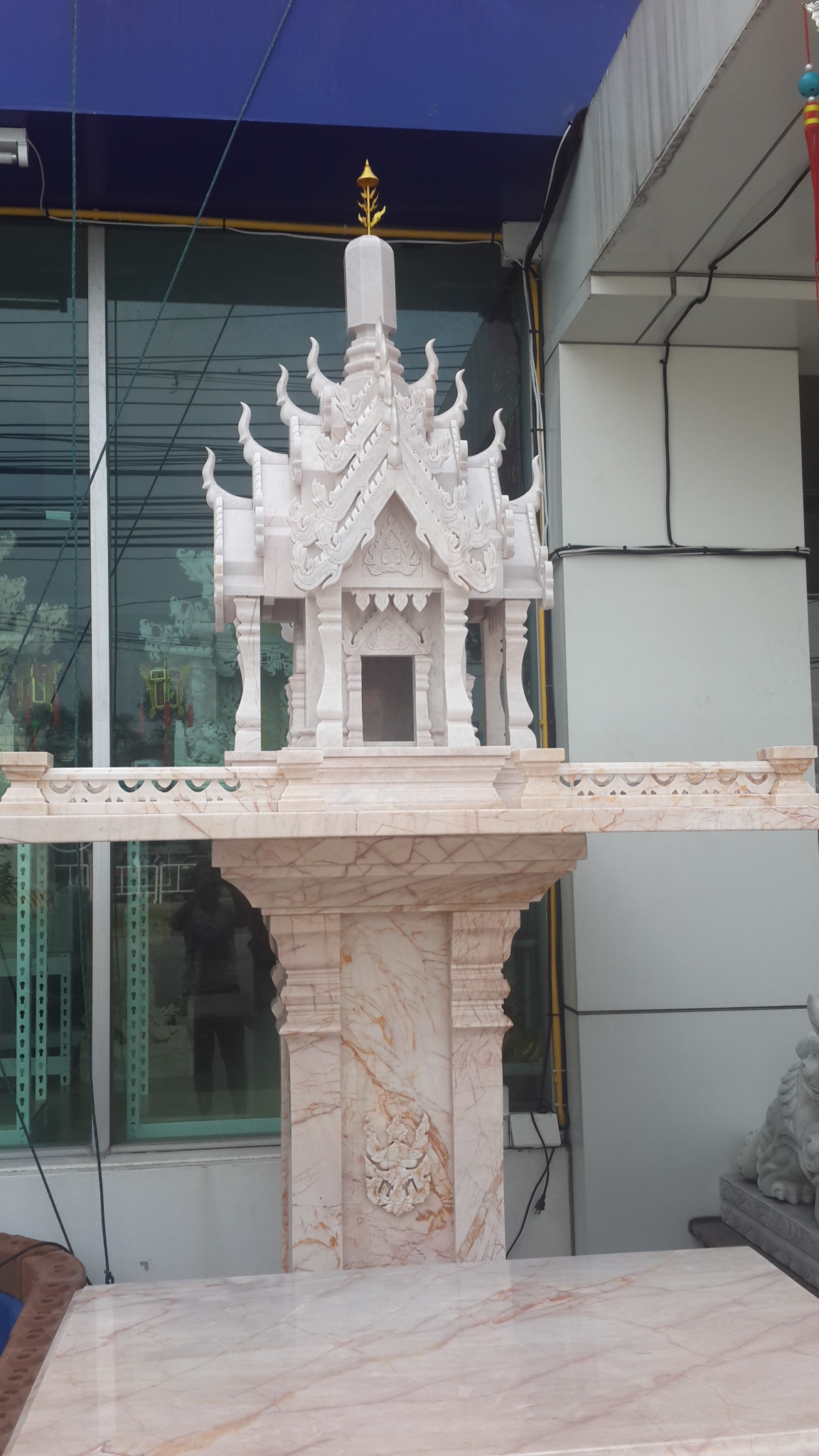ศาลพระภูมิทรงปราสาท ขนาด ฐานกว้าง 126ซม คู่ศาลตายาย ชมพู