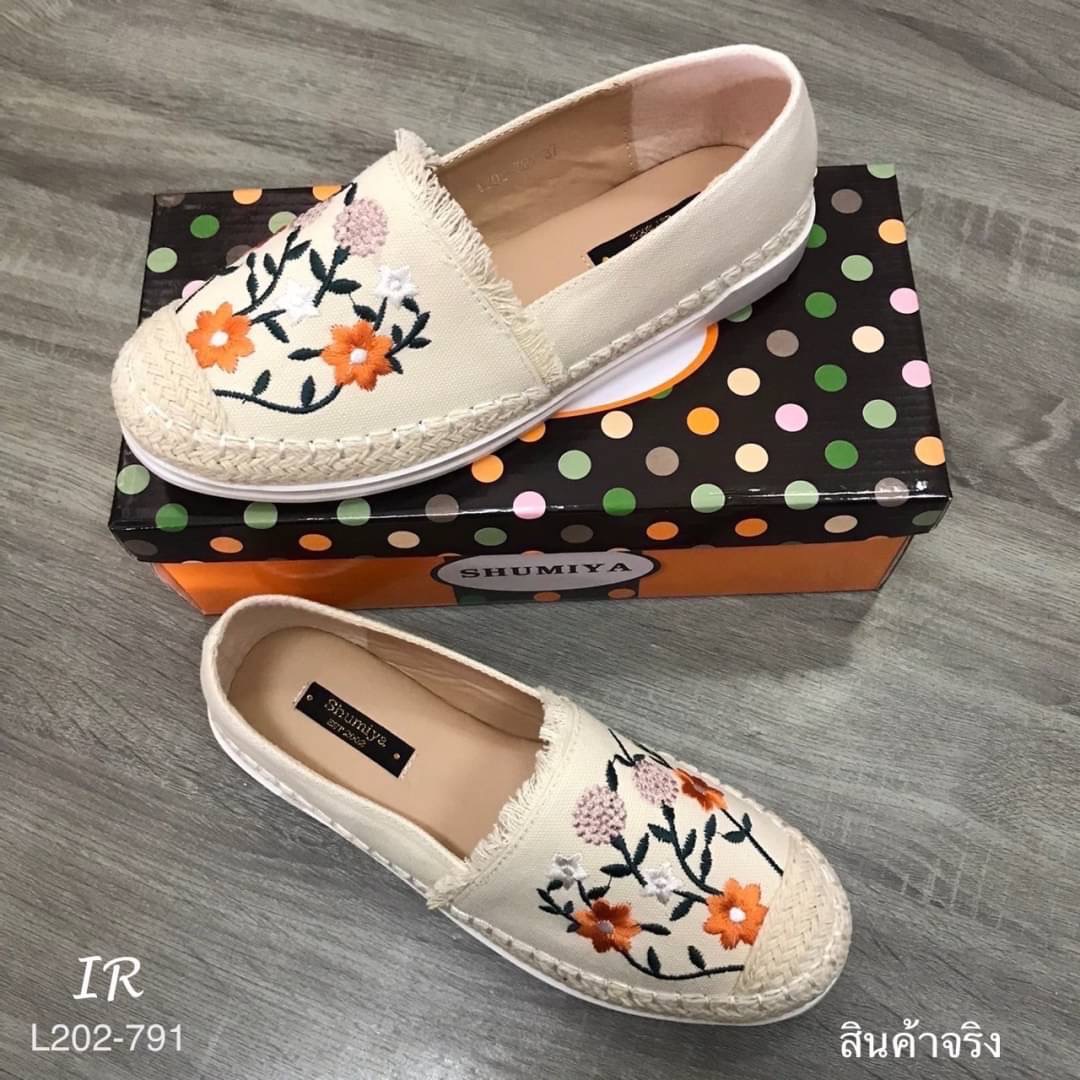 รีพีทแบบขายดี!!! พร้อมส่ง รองเท้าหุ้มส้น ผ้าแคนวาสปักลายดอกไม้น่ารักมากๆ พื้นซอฟนุ่มใส่สบายเท้าไม่กัดส้น การันตีว่าดีมากๆ แนะนำเลยค่า