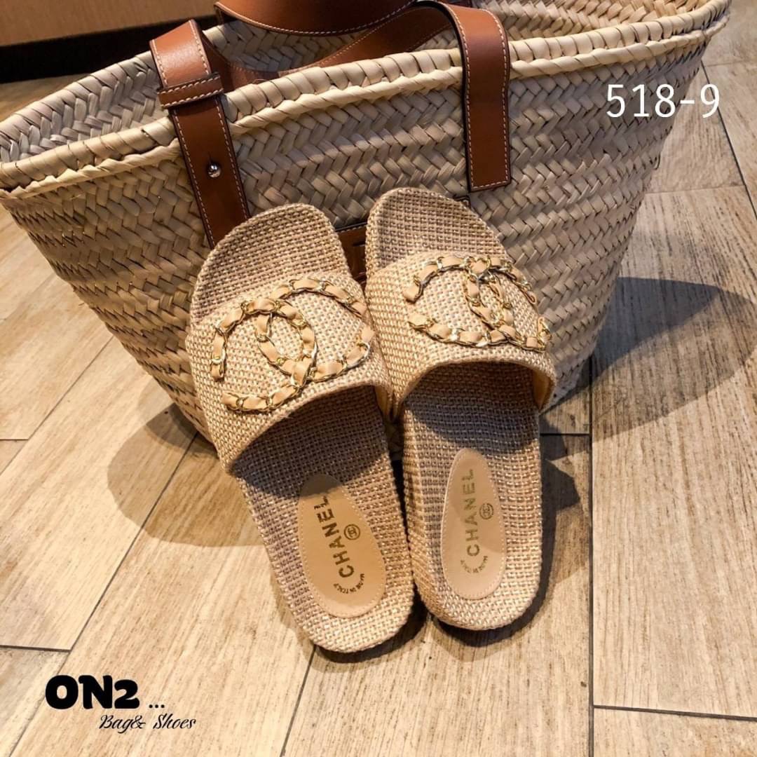 รองเท้าแตะchanel หน้าแต่ง อะไหล่โซ่รอย cc สวยมากค่ะ ผ้ากระสอบ collection ใหม่ เพิ่มความ ชิคไปอีก ภายในบุนวม ใส่สบายมาก