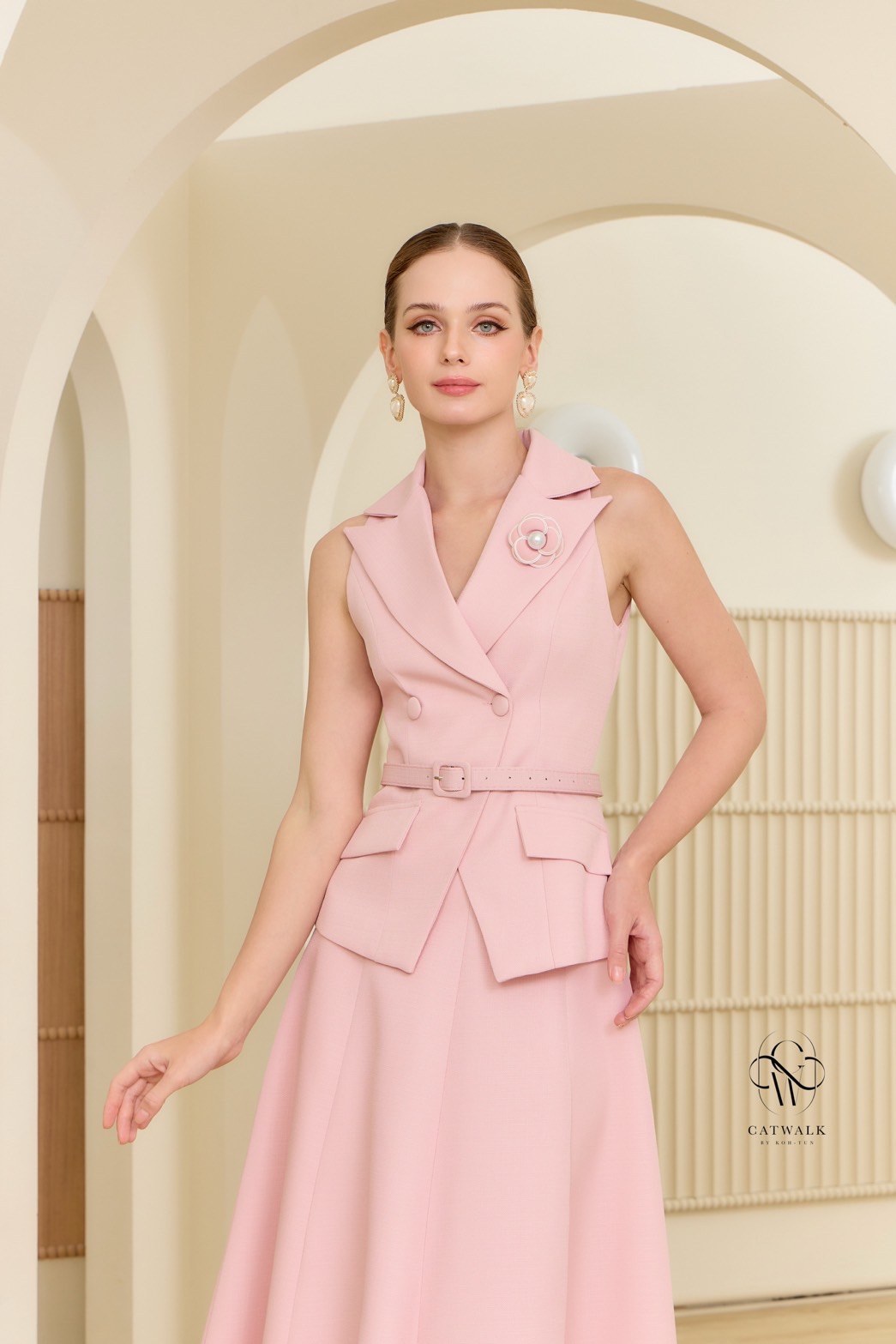 ชุดเซทแฟชั่น เซตสูทแขนกุดเข็มขัด+กระโปรงทรงย้วย เนื้อผ้าเกรดเอ ผ้าทอมีลายในตัว