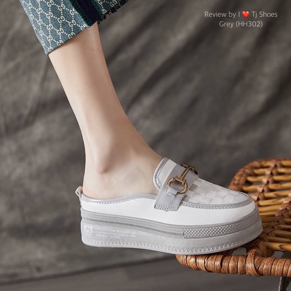 ที่สุดของความเกร๋ขายดีมากๆ ต้องยกให้คู่นี้จร้า!!! รองเท้าผ้าใบเพื่อสุขภาพ สุคคิ้วท์ สวมใส่ง่าย ทรงสวย พื้นยางอย่างดี รุ่นนี้ใส่แล้วเท้าไม่อับชื้นน่ะคะ จับแมทกับชุดอะไรก็เกร๋แถมใส่ได้เรื่อยๆ สวยด้วยเพื่อสุขภาพเท้าที่ดีด้วย ควรมีไว้เป็นคู่โปรด เป็นรุ่นที่ทา