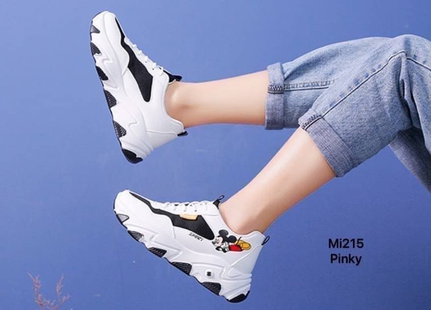 พร้อมส่ง Mi215 รอบ 2 ครบไซส์ ผ้าใบมิกกี้เมาส์ Mi215 งานนำเข้าแบบสวย งานดีมาก แบรนด์ suprem เพิ่มแบรนด์ Mickey ที่สาวๆชื่นชอบมาอีก แบรนด์หนักๆ ในราคาเบามากกก ผลิตจาก pu เกรดดีที่สุด ด้านในบุนิ่ม พื้นนิ่มมาก แต่งสีสวยเด่น ใส่เล่น หรือใส่วิ่งได้ ใส่กับชุดไหน