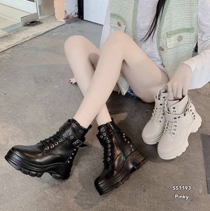 บู้ทผ้าใบเสริมส้น ss1193 งานนำเข้าสุดเท่ห์ ชิคมาก สาวๆใส่แล้วดูเก๋ เท่ห์ ดูดีสุดๆ หนัง pu พื้นนิ่ม อะไหล่ไฮเอนตั้งแต่เชือกผูก หมุดทองไม่มีหลุด งานดี ประณีตทุกจุด