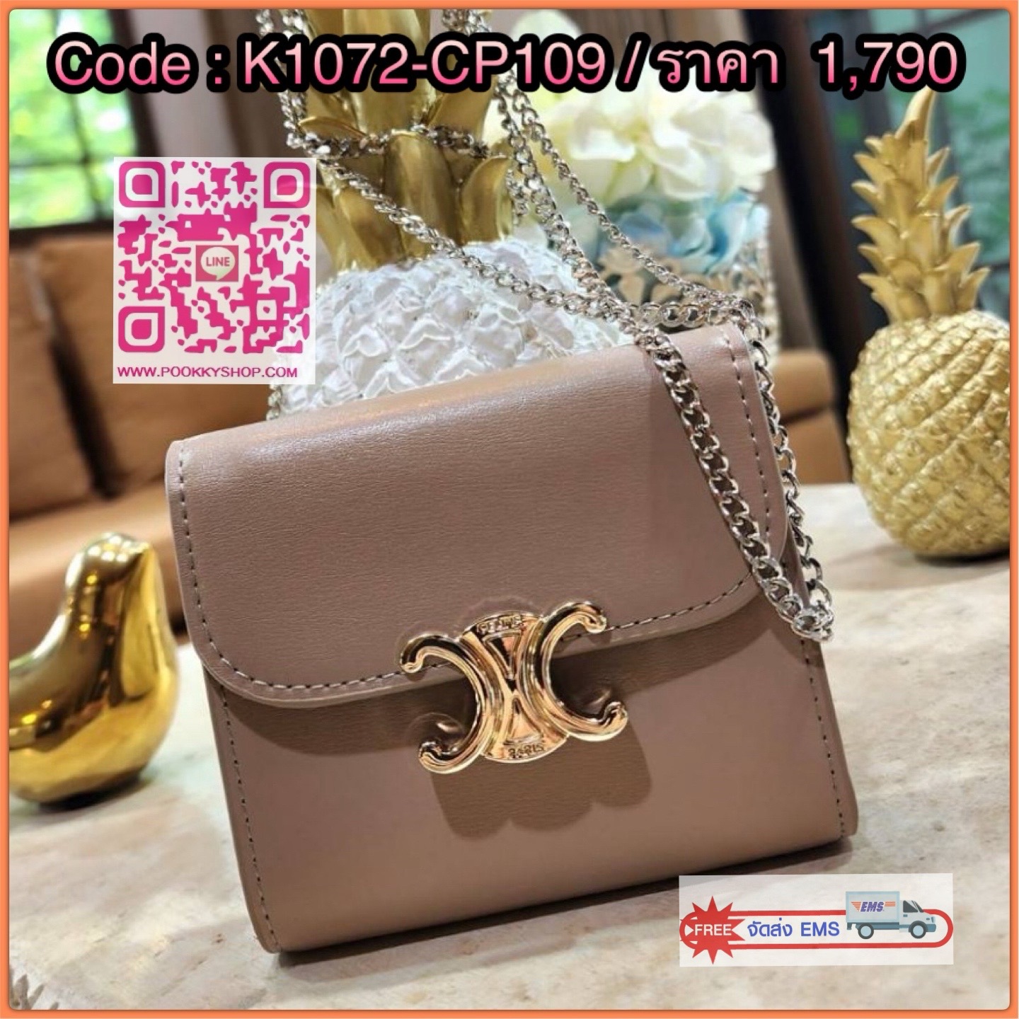 ✴️Don't Miss!✴️CELINE SHORT WALLET VIP GIFT WITH PURCHASE (GWP) กระเป๋าพรีเมี่ยมกิ๊ฟ Limited จาก CELINE HAUTE PARFUME DUTYFREE COUNTER หนังเรียบสวยอยู่ทรงมีโลโก้ด้านหน้าเปิดปิดด้วยฝาพับกระดุม ภายในมีช่องแบ่งหลายช่อง มีช่องใส่บัตรหลายช่อ