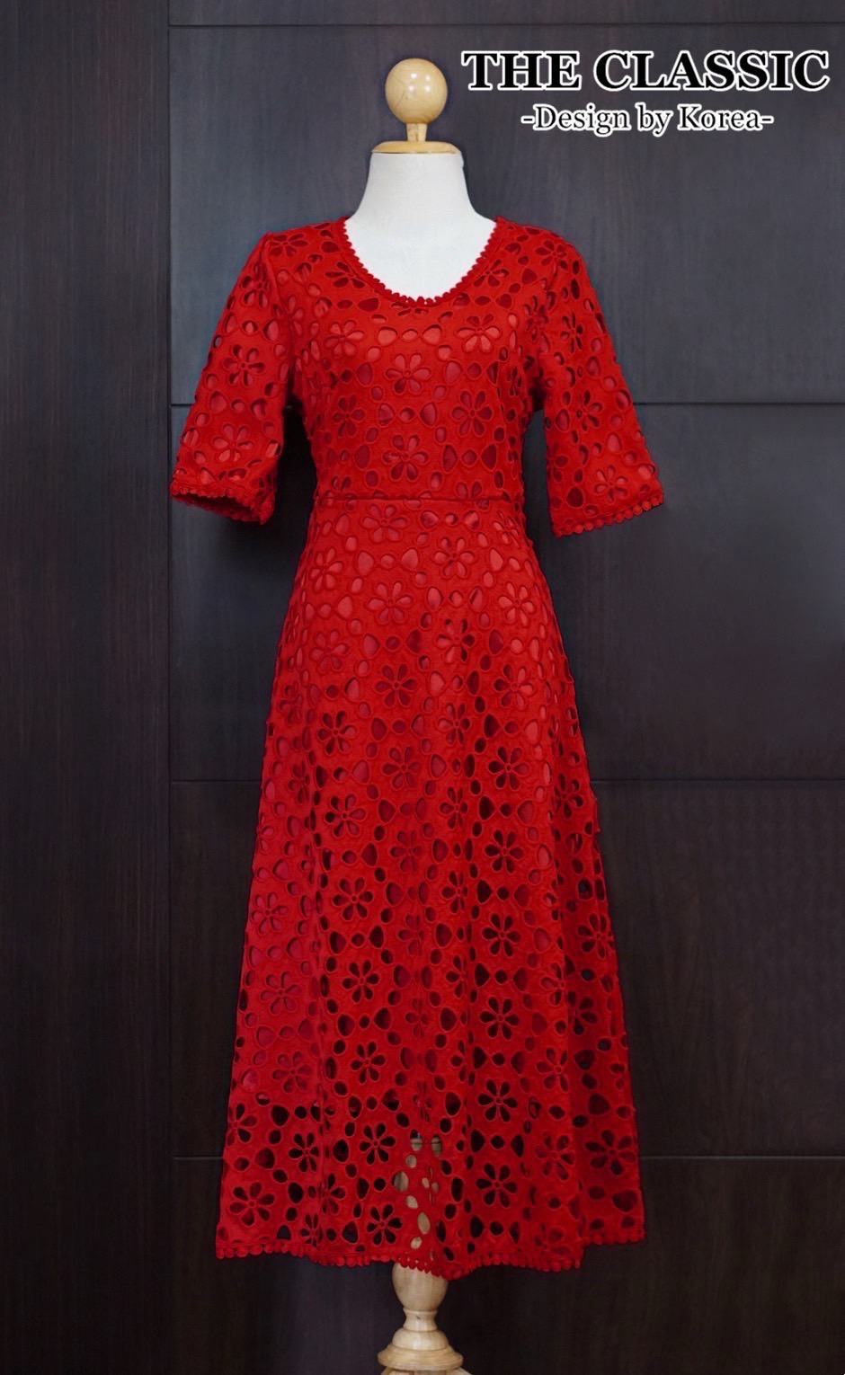 เดรสแฟชั่น เดรสลูกไม้ยาว ใช้ผ้าลูกขึ้นลายดอกไม้ เนื้อแน่นอย่างดีมีน้ำหนัก