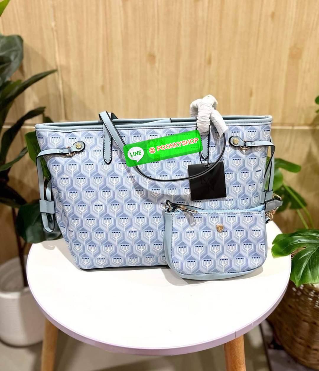 Lyn สะพายข้าง ทรงช็อปปิ้ง ใบใหญ่ใส่ของได้เยอะ มาพร้อมใบลูก 1 ใบนะคะ โทนสีพาสเทล น่ารักน่าใช้มากค่า