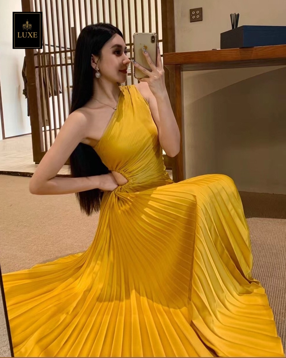 เดรสแฟชั่น เดรสเสื้อไหล่เดียว กระโปรงยาวชายเฉลียง อัดพลีททั้งตัว