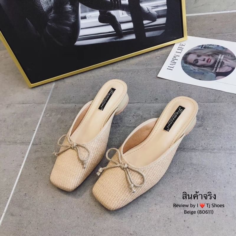 พร้อมส่ง รองเท้านำเข้าที่สวยเกร๋สุดๆ รุ่นนี้ใช้วัสดุเกรดพรีเมี่ยมคุณภาพดีมาก สวมใส่ง่าย เรียบเกร๋ดูดีมาก ใส่แล้วสวยเป๊ะ แถมใส่ได้ตลอดไม่มีเอ้าท์ ของจริงสวยมาก สวยตรงปกแน่นอน เพราะร้านถ่ายรูปจากสินค้าจริง เป็นรุ่นที่แนะนำ รีบสั่งด่วนๆเลยจร้า ช้าหมดอดเกร๋น่