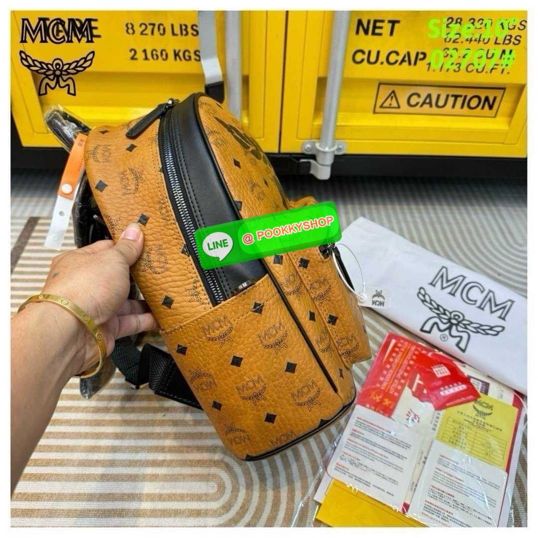 MCM Small Stark Mega Laurel Visetos Backpack กระเป๋าเป้คอลใหม่ไซส์เล็ก ดีไซน์โลโก้ด้านหน้าสวยหรูโดดเด่น Best seller Unisex ของงานเป้จริงๆ ใช้ได้ทั้งหนุ่มๆและสาวๆ เรียบหรูกว่าเดิมไปอีก สายสะพายสามารถปรับได้ตามตัว ดีไซน์และฟังก์ชั่นการใช้งาน ตอบโจทย์แน่นอน