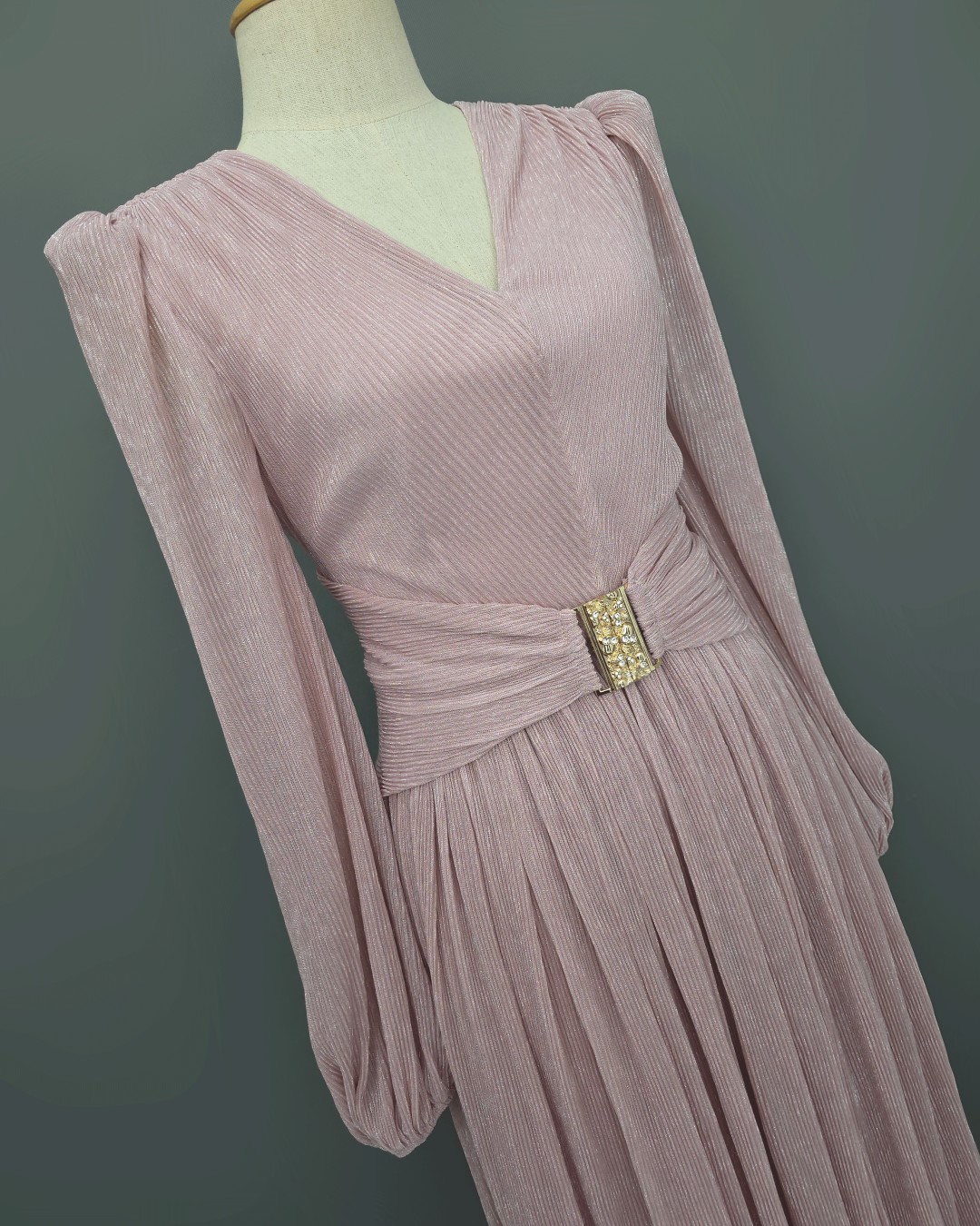 เดรสแฟชั่น แม็กซี่เดรสเสื้อคอวีแขนยาว กระโปรงจีบรูดรอบตัว