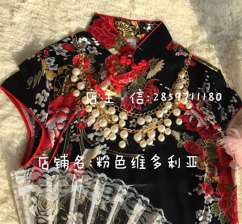 ชุดกี่เพ้าประยุกต์ ชุดกี่เพ้า สาวหมวยอินเตอร์ สีดำ ลายดอกไม้ แต่งแหวกข้าง