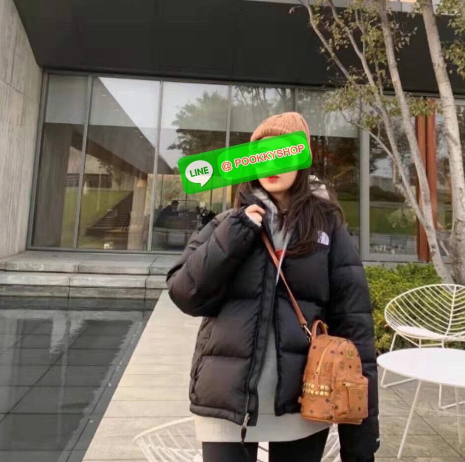 🎒 MCM Backpack in Visetos Monogram 🎒 • กระเป๋าเป้สุดคลาสสิกของแบรนด์ MCM รุ่น Visetos Backpack • วัสดุ Visetos Coated Canvas เอกลักษณ์ลายโมโนแกรม MCM • มาพร้อมโลโก้แผ่นโลหะสีทองด้านหน้า เพิ่มความหรู