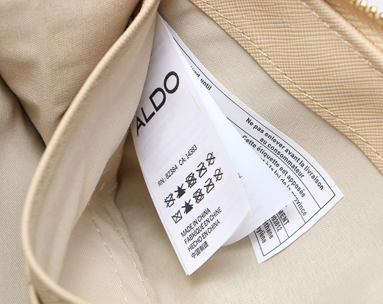 กระเป๋าสตางค์ Aldo กระเป๋าถือ สีครีม แบรนด์เนม Aldo แบรนด์หรูจาก แคนนาดา เนื้อสีครีม มีลายTexture ในตัว ช่องใส่ของใหญ่2ช่อง ช่องเสีบบัตร 2ด้าน