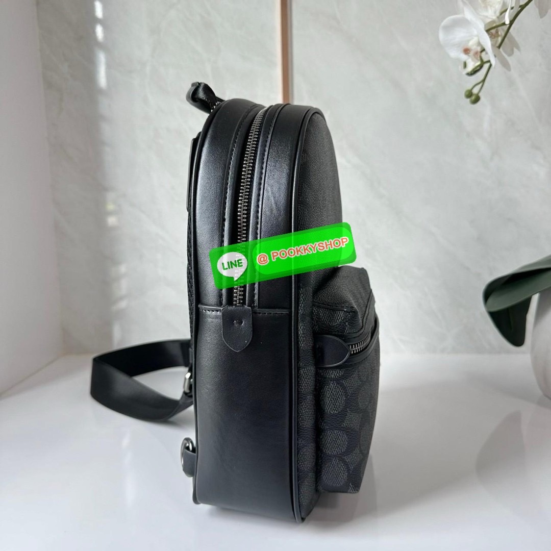 COACH CHARTER PACK LEATHER (CP162) 🔖กระเป๋าคาดอก/คาดหลัง ขนาดกำลังดีน่ารัก 🔖วัสดุ: หนังแท้ทั้งใบคะ 🔖เปิด-ปิดแบบซิป ภายในโล่ง มีช่องย่อย1 ช่อง ช่องซิปด้านหน้า1ช่อง 🔖สายสะพายสามารถปรับระดับได้