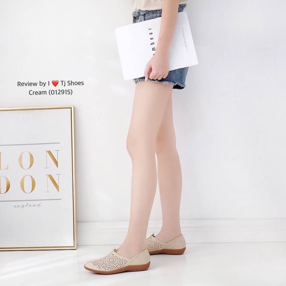 พร้อมส่งรองเท้าเพื่อสุขภาพ ที่ทั่งเกร๋ทั้งน่ารักสุดๆ รองเท้ารุ่นนี้เป็นงานสั่งทำพิเศษ หนังนิ้มนิ่ม ฉลุลายน่ารักๆ มีรูระบายอากาศใส่แล้วเท้าไม่อับ น้ำหนักเบา ใส่นุ่มเดินทั้งวันได้สบายมากๆ ส้นยางเกรดพรีเมี่ยมอย่างดี แมทกับชุดอะไรก็เกร๋ เป็นรุ่นแนะนำ ซื้อไปรั