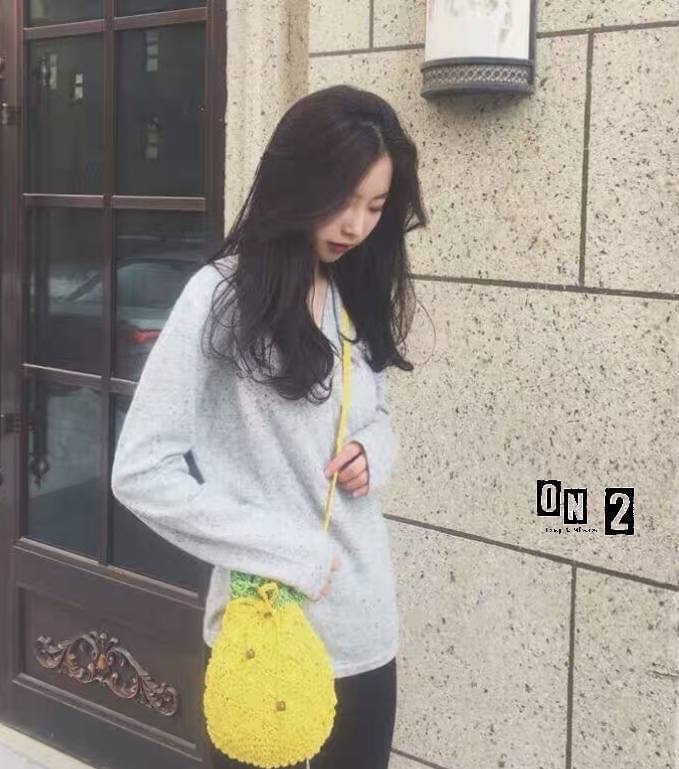 พร้อมส่ง กระเป๋าสานสับปะรด แบบ ขุนแม่ ชม, ยอดสั่งจอง ถล่มทลาย 🍍🍍🍍🍍🍍🍍🍍🍍 กระเป๋าสาน งาน HANDMADE 🌴🌴🌴, กระเป๋าใยปาล์มสานทรงสับปะรด ใบเล็กกะทัดรัด สีสันสดใสน่าใช้มากกกก