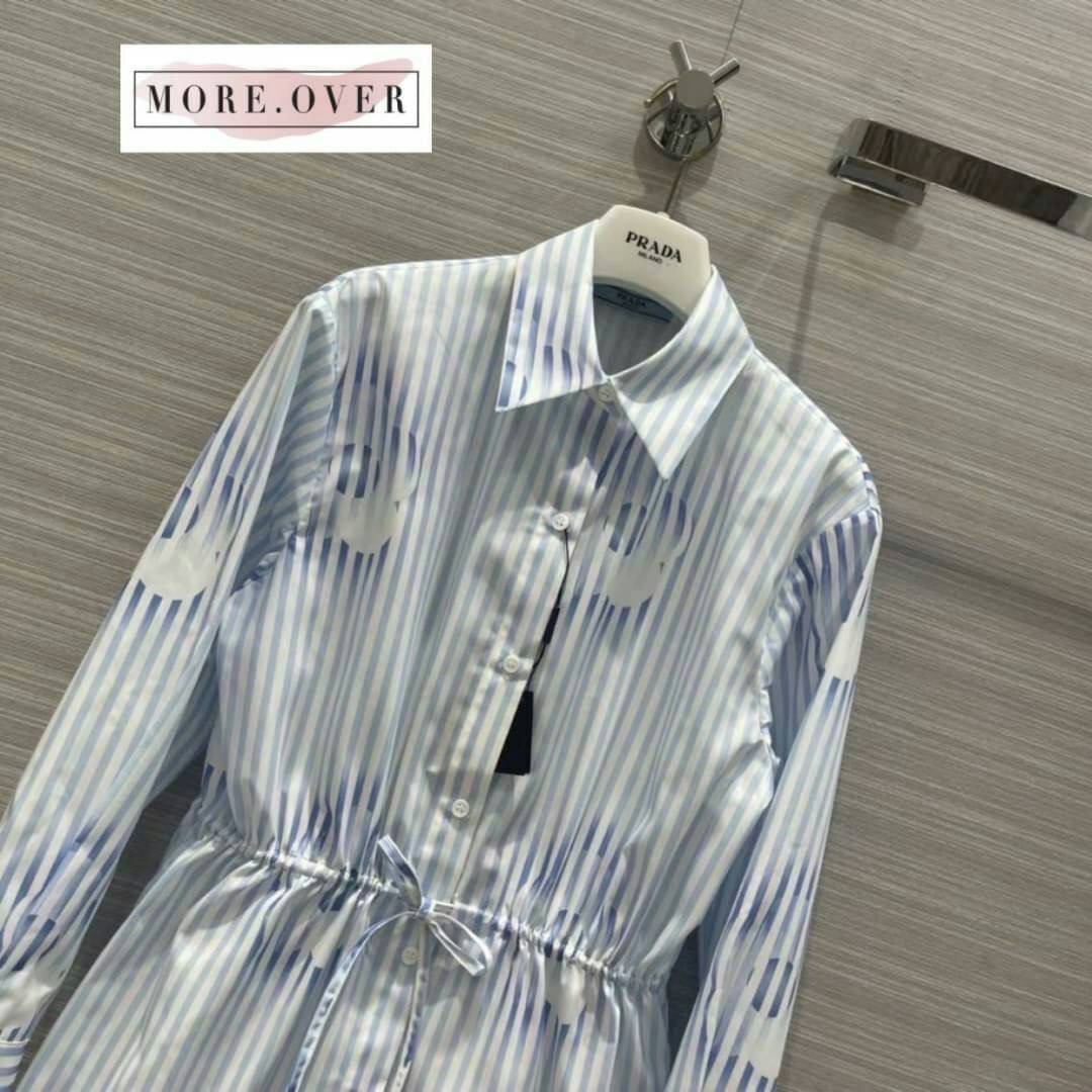 พร้อมส่ง รุ่นใหม่ !! มินิเดรสเดรสแขนยาวคอปกเชิตลายทางสีฟ้า PRADA Brand: PRADA มีป้าย tag แบรนด์ 💙Detail : มินิเดรสเชิตแขนยาวลายทางสีฟ้าเอวรูด แบรนด์ PRADA เนื้อผ้าอย่างดีงานสวยมากค่ะ งานคุณภาพการันตี มีป้าย tag แบรนด์