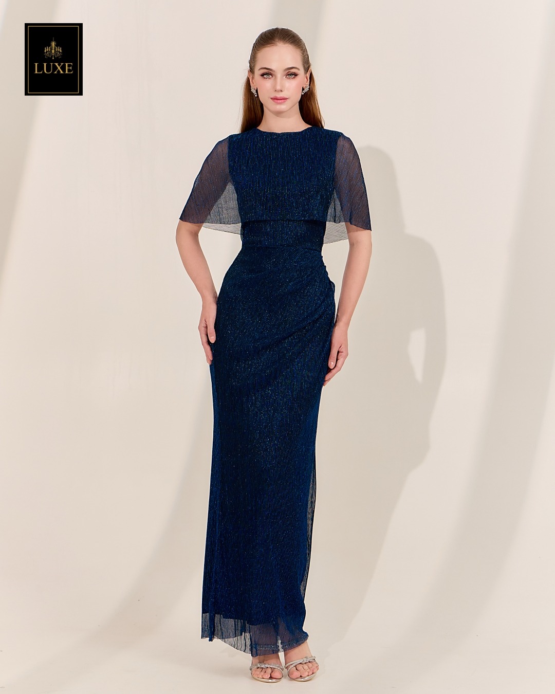 เดรสแฟชั่น เดรสเสื้อคอกลมแขนกุด ดีเทลเป็นเสื้อคลุมไหล่ในตัว กระโปรงทรงสอบจับเดรป