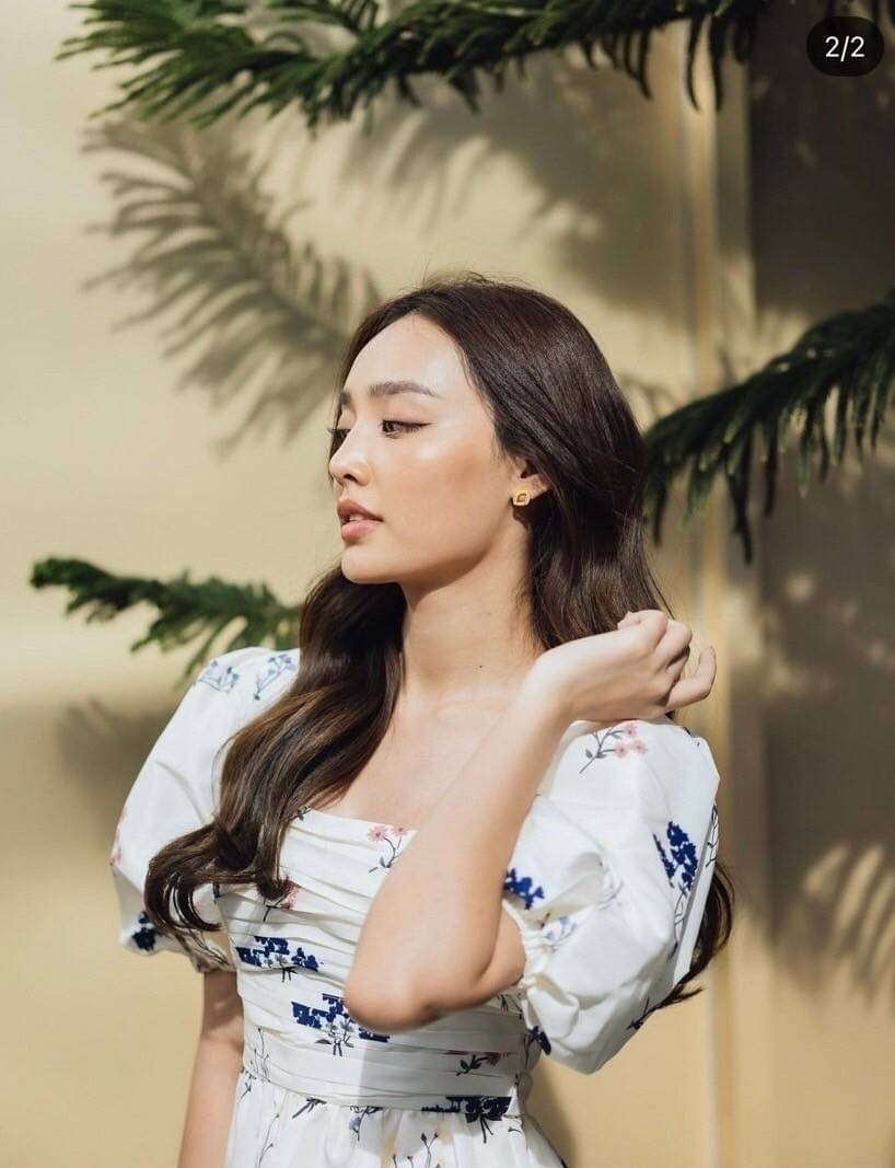 เดรสยาวเเเขนสั้นพองๆ กระโปรงต่อริ้วระบายยาวหนึ่งชั้น ใส่สวยมากๆ ดูดีเหมือนเซเลปเลยค่ะ สวยเปะเวอร์ ใส่เที่ยว ใส่ได้หลายโอกาส จัดด่วนนนๆ ชุดสวยหมดเร็วนะคร๊า สั่งก่อนสวยก่อน!!