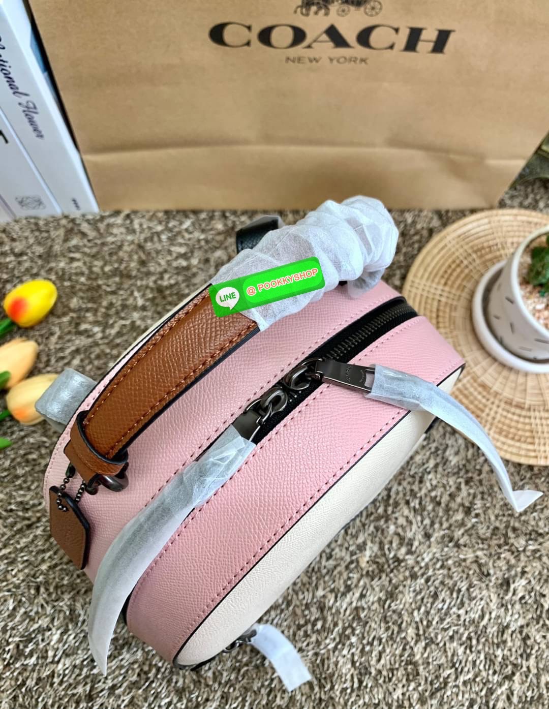 COACH JORDYN BACKPACK ((C2732//76623)) 🌹🌹ไม่มียังไงไหว ต้องบอกว่าน้องสวยมากๆค่า! กระเป๋าสะพายหลังแบบมีหูหิ้ว หนังแแท้ ลายหนังสวยน่าใช้มากค่ะ ด้านหน้ามีช่องซิปใส่มือถือหรือของจุกจิกลงไปได้ค่ะ เปิด-ปิดกระเป๋าแบบซิปคู่ห้อยหนัง ภายในกว้างใส่สั