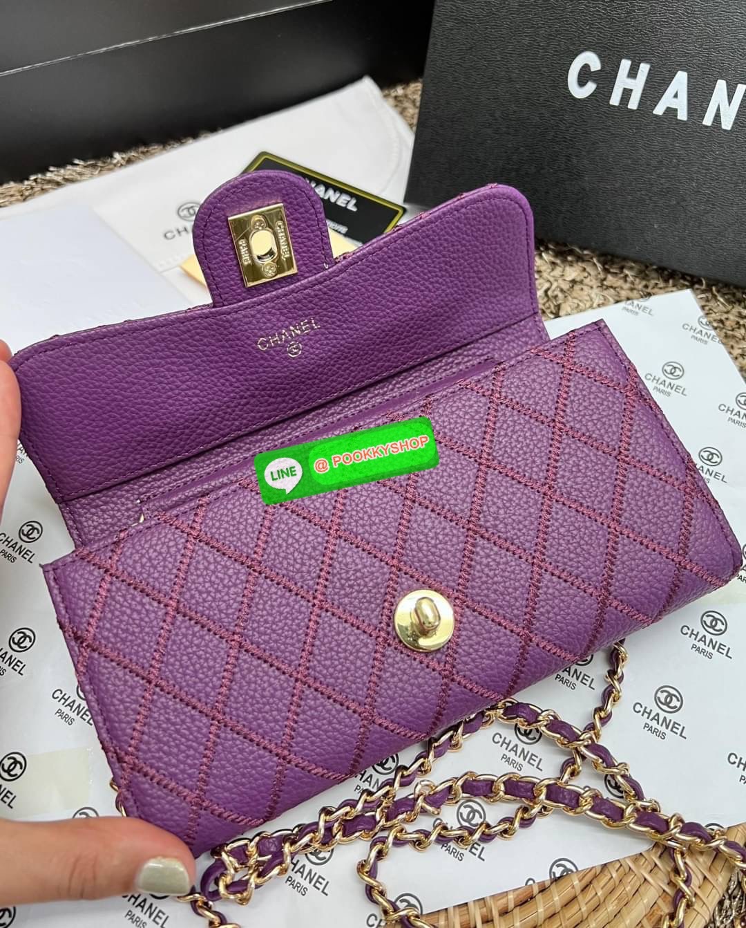 New in! สวยกริปมากๆค่ะ สาวๆที่มีบัตรเยอะๆหรือชอบพกเงินสดเยอะๆ แนะนำรุ่นนี้เลยค่ะ ไม่ผิดหวังแน่นอน CHANEL CHAIN WALLET//CLUTCH BAG ((vip gift ตปท)) พร้อมส่ง บอกเลยน้องสวย ไร้ที่ติเลยค่า! กับกระเป๋าสะพายแบบครอสบอดี้ร์หรือถือแบบคลัทเป็นกระเป๋าเงินเก๋ๆได้เลยค