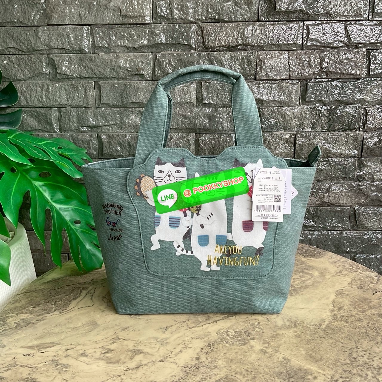 กระเป๋าถือ คล้องแขน ทรงโท้ทสุดเก๋และน่ารัก Nekomaruke Hamipoke Bag จาก Kusguru Japan กระเป๋าโท้ทสุดน่ารักใบนี้เหมาะสำหรับผู้หญิง และเป็นไอเทมใหม่ในคอลเลกชันฤดูใบไม้ผลิ/ฤดูร้อน 2025