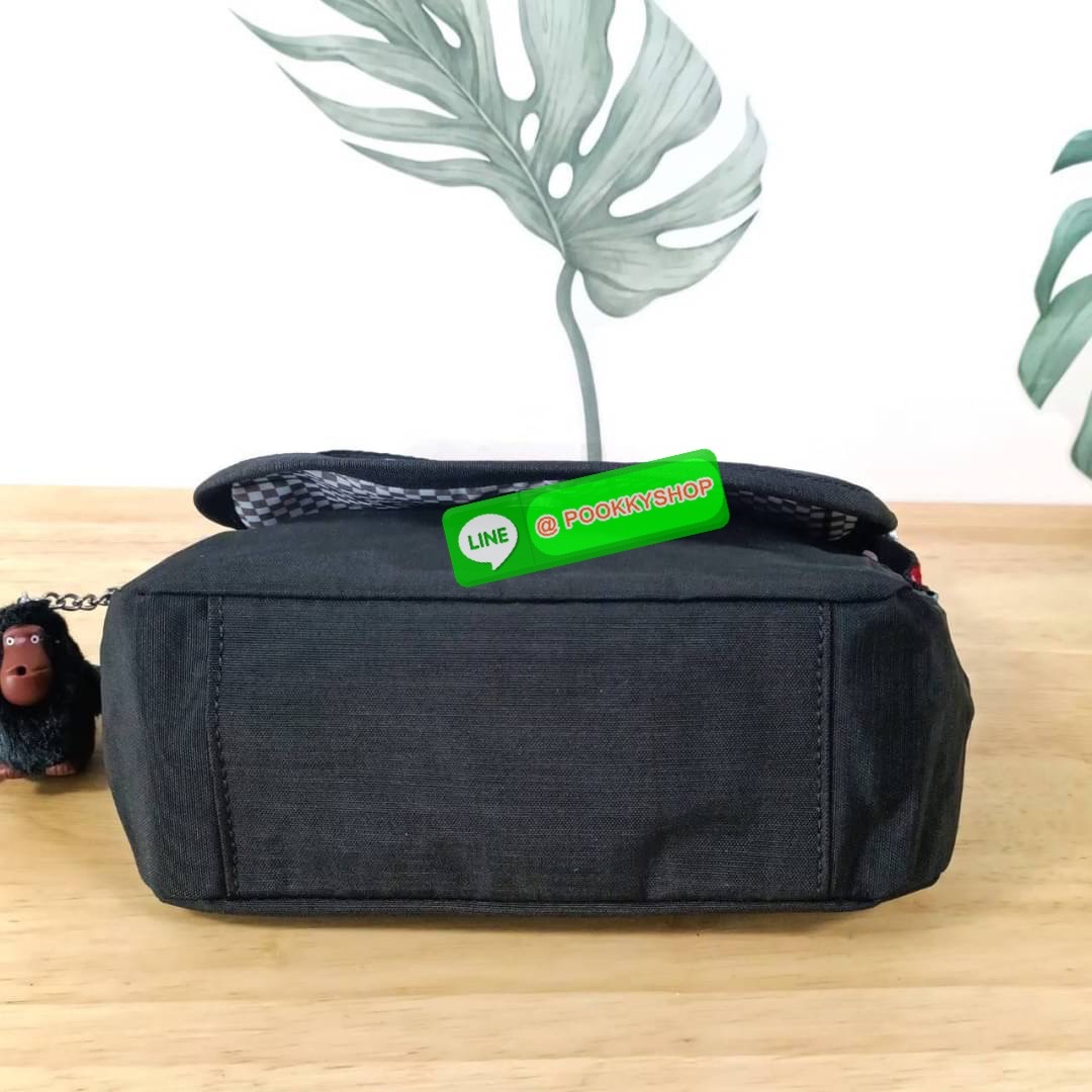 KIPLING SABIAN CROSSBODY MINI BAG กระเป๋าสะพายข้าง วัสดุ Nylon & Polyester 100% ขนาดเล็กกำลังน่ารัก เปิด-ปิดด้วยฝาปิดกระดุมแม่เหล็กและซิปแบรนด์ ด้านในทีแท็กแบรนด์