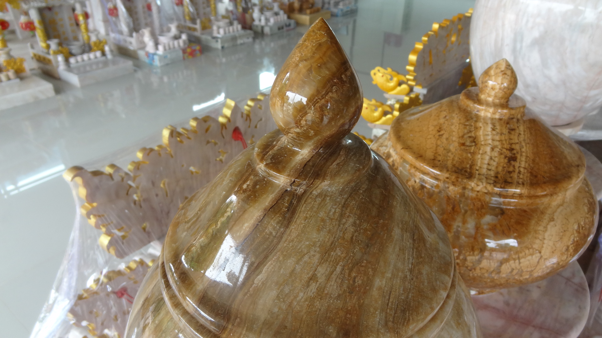 แจกันหินอ่อน ผอบ ขนาดสูง 40 เซนติเมตร กว้าง 25 เซนติเมตร