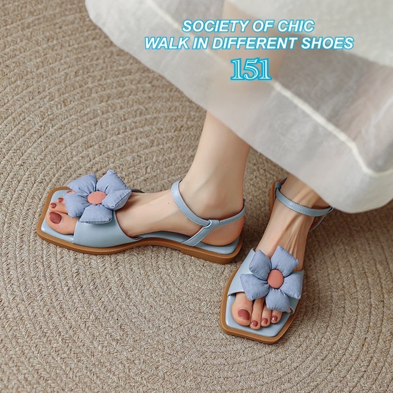 มาเพิ่มค่ะ‼️ รองเท้าแตะรัดส้น หลากสไตล์ ได้ทั้งความสวยและสบาย ที่สำคัญนอกจากดีไซน์น่ารัก สไตล์ลูกคุณหนู ปรับสายคาด ไปหน้า มาหลังได้ตามชอบ รัดส้นเพิ่มความกระขับ ใช้งานได้ตามที่ต้องการ คอมพลีทลุควันหยุดสบายๆ ให้ดูเก๋ไก๋แล้วยังสบายเท้ากว่าเดิม