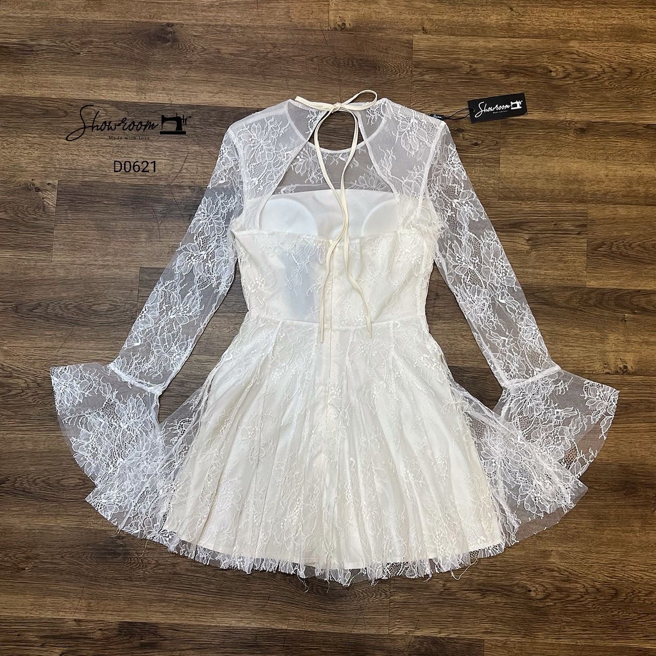 เดรสแฟชั่น เดรสผ้าลูกไม้ทอลายในตัวทรงบัลเล่แขนยาว ดีไซน์สวย