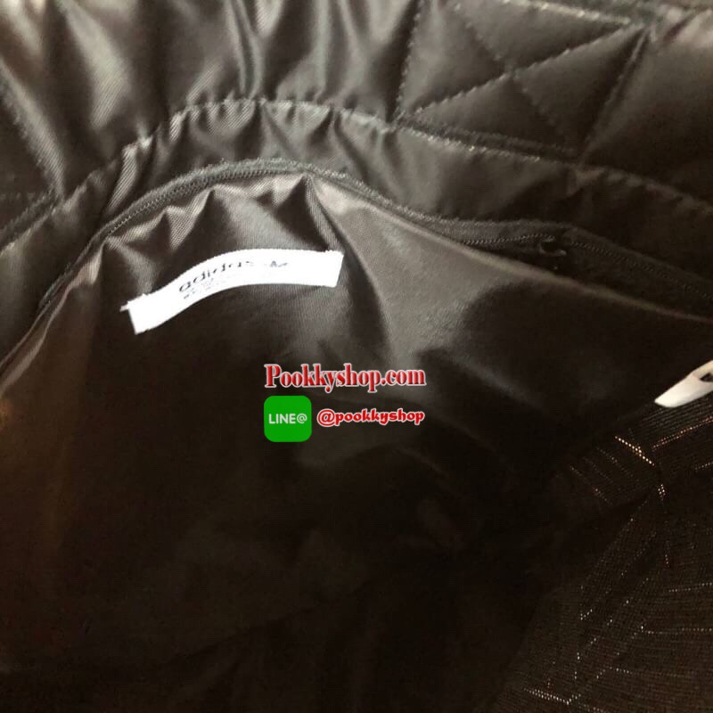 ADIDAS ORIGINAL 3D BACKPACK 2019 ความสปอร์ตซ่อนเท่ ด้วยลวดลาย 3D เก็บหมดทุกเม็ดทั้ง Tablet และ Gadgets การออกแบบกระเป๋าเป็นเหมือนถุงทรงสูง ปากกระเป๋าเปิดปิดด้วยซิปสะดวกใช้ ด้านล่างเป็น polyurethane กันน้ำ หูจับด้วยบนจะถือเป็น totebag ก็ดูดี ด้านหลังเป็นสา