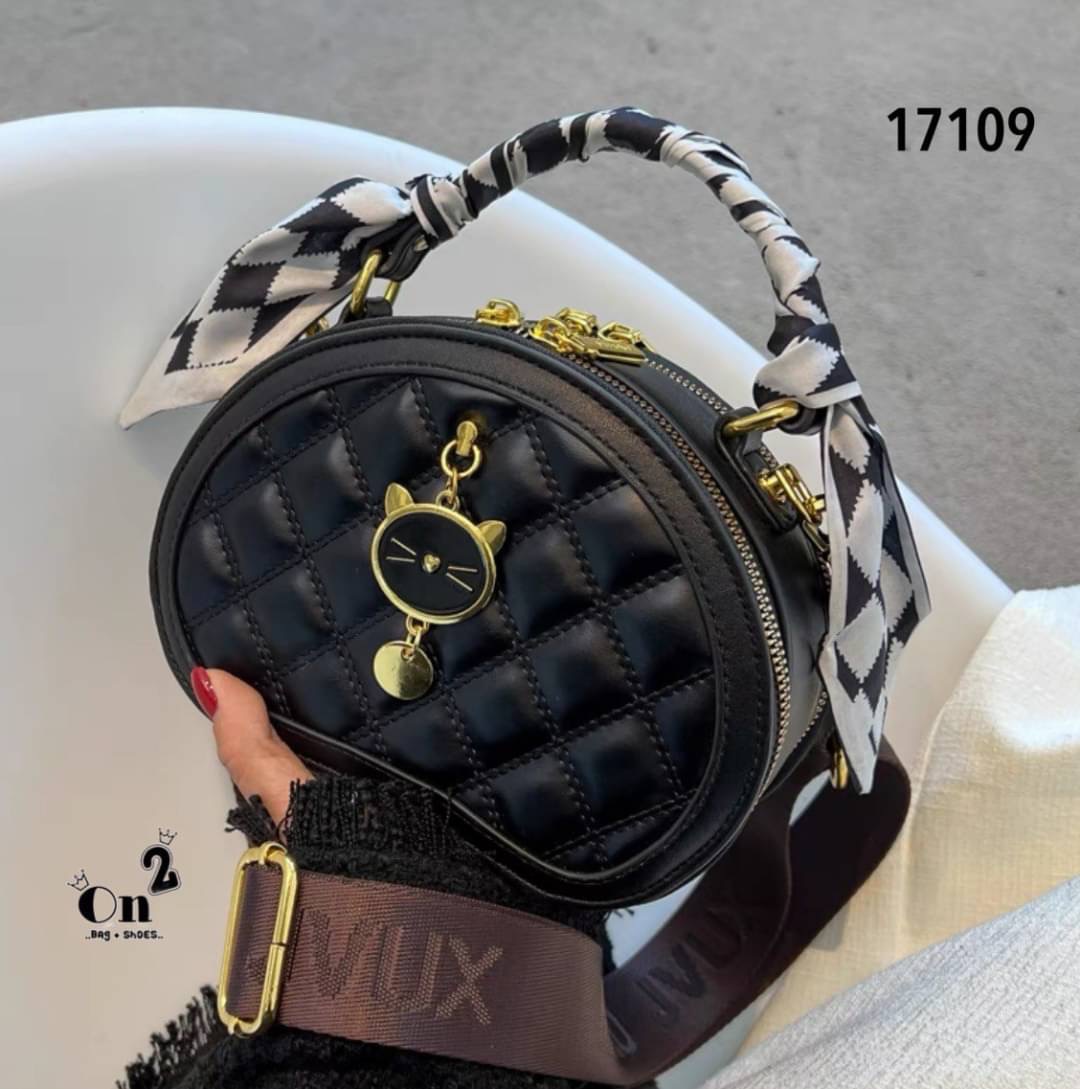 กระเป๋าแฟชั่นทรงกลม สไตล์มินิมอล หนังpu งานปั้มนูน ซิปคู่อะไหล่ทองสายสะพายโซ่ยาวแบบ Cross body ทรงสวยงานน่ารักมากค่ะ