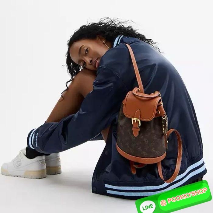 NEW ARRIVAL! **สินค้าเข้าใหม่** COACH HARPER BACKPACK WITH HORSE AND CARRIAGE PRINT ((CAM31)) 🔖พร้อมส่งใหม่ล่าสุด! กระเป๋าสะพายมีหูหจับด้านบน ที่สามารถพกพาไปไหนมาไหนได้ตลอดเวลา หนังแท้อย่างดีนิ่มสวย((หนังไม่แข็งทื่อนะคะ))ตัวกระเป๋าปริ้นท์ลายรถม้าอ