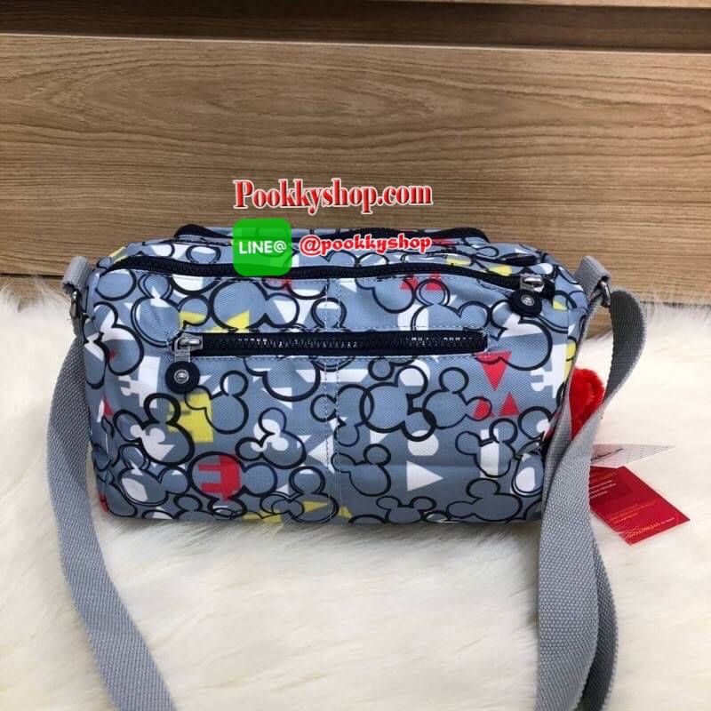 Kipling Disney's Mickey Mouse กระเป๋าสะพายทรงสวย รุ่นยอดนิยมเลยค่ะ สายสะพายปรับระดับสั้น-ยาว เป็นกระเป๋าสะพายเฉียงลำตัวได้ค่ะ ช่องซิปเยอะค่ะ ใส่ของได้เป็นสัดส่วน จุสัมภาระได้ดีเลยค่ะ ทรงสวย สะพายน่ารักมาก ห้ามพลาดเลยค่ารุ่นนี้