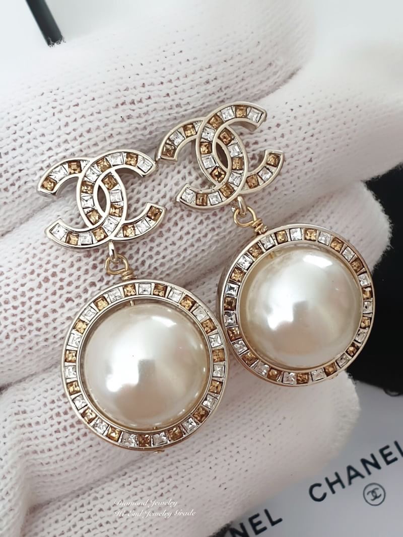 Super Hi-End Quality !!!! ((งาน 1:1 เหมือนในช็อปมากที่สุดในท้องตลาด)) Chanel Earring ต่างหูชาแนลงาน 1:1 เหมือนของแท้เป๊ะๆค่ะ รับรองงานสวยมากกกกก ดูหรู ดูผู้ดีสุดๆ งานดี ตัวเรือนคุณภาพดีมากๆมากๆคะรับประกันความพอใจเลยค่ะ ตัวเรือนสีทอง ไฮโซมากค่ะ คอนเฟิม !!!