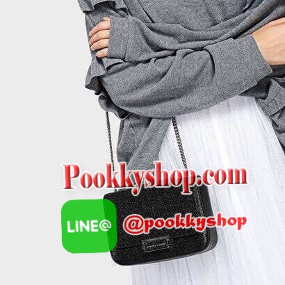 NEW ARRIVAL! CHARLES & KEITH PUSH-LOCK CHAIN SLING BAG 2018 กระเป๋าสะพายคอลเลคชั่นใหม่ล่าสุดวัสดุหนังคาเวียร์สวยอยู่ทรง ขนาดมินิกำลังดีน้ำหนักเบา เปิดปิดด้วยฝาปิดตัวล๊อคปั้มโลโก้ด้านหน้า ภายในมีช่องซิปและช่องใส่บัตร มาพร้อมสายสะพายโซ่ยาวสามารถซ้อนสายสั้นส