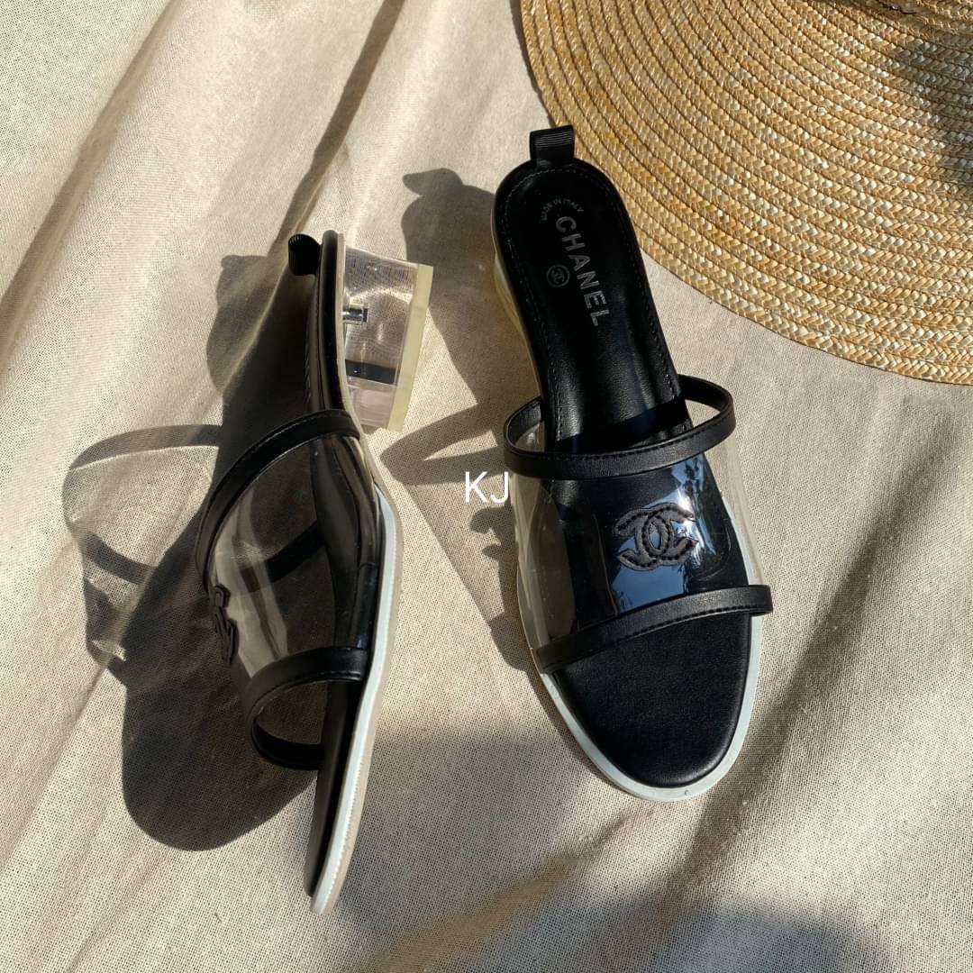 พร้อมส่ง แบบขายดี รีพีทรอบ 2 รองเท้าแตะส้นใส งานชนช้อปนะคะ chanel พื้นบุนุ่ม หน้าใสปักโลโก้ สวยมากคะ **ถ่ายจากสินค้าจริง***