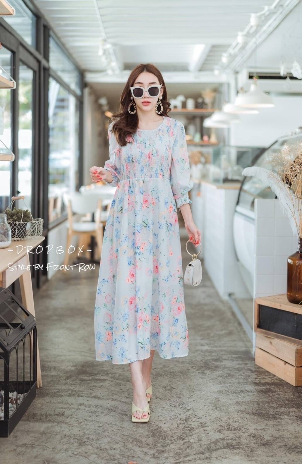 DROPBOX Style by Front Row Sweet Flora On Maxi Dress หวานๆกับเดรสพิมพ์ลายดอกไม่รุ่นนี้ ผ้าใส่สบายมากๆ ทรงปล่อยๆ ช่วงอกด้านหน้าสม๊อกปล่อยชายบาน น่ารักหวานมากๆ