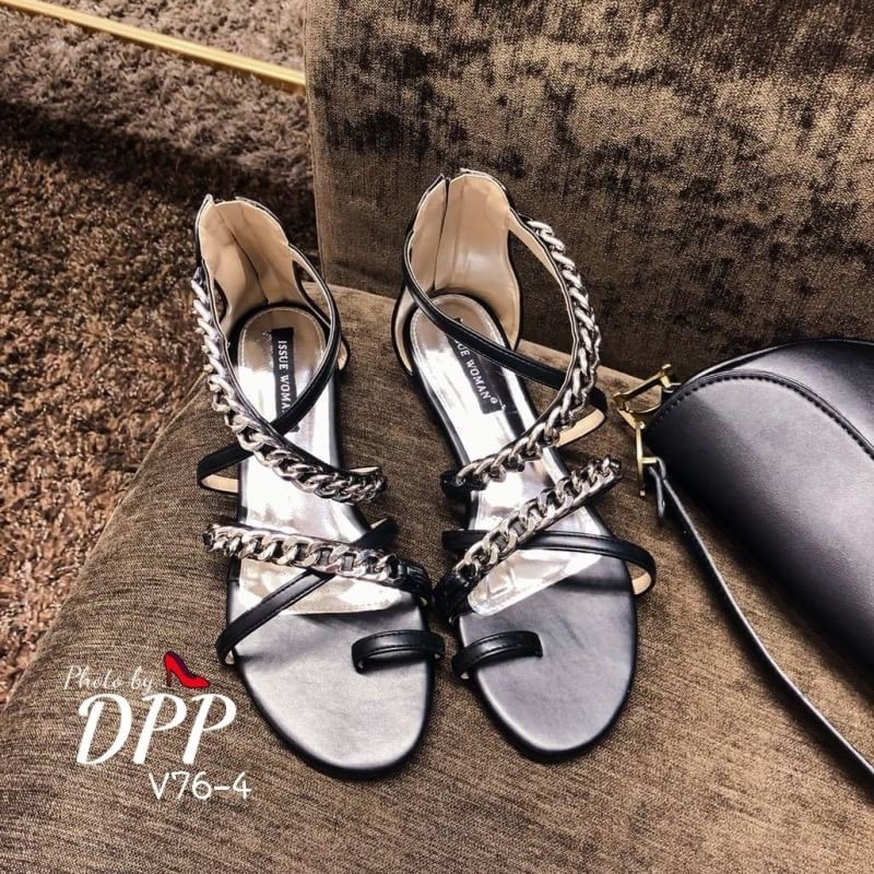 V76-4พร้อมส่ง รองเท้ารัดส้น ซิปหลัง งานโซ่ แน่ๆ สวยมาก หน้าสานไขว้ ส้นแบน งานทำงานจากpu นิ่ม ดีไซน์เก๋ น้ำหนักเบา กระชับ เดินง่าย เข้ากับเสื้อผ้าได้ทุกชุดเลยจ้า