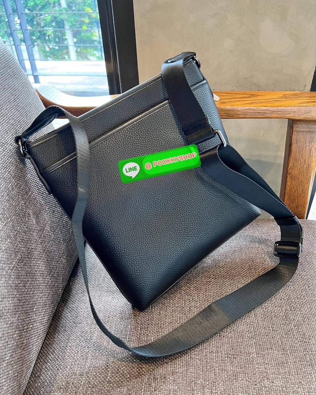 NEW ARRIVAL! ใหม่ล่าสุด หนุ่มๆต้องมีติดตัวค่ะ COACH GOTHAM SLIM CROSSBODY BAG((CC111)) พร้อมส่ง รุ่นใหม่ล่าสุด ดับกระเป๋าสะพายแบบครอสบอดี้ร์ หนังแท้อย่างดี นิ่มสวย เปิด-ปิดกระเป๋าแบบซิป ภายในโล่งลึกใส่สัมภาระได้ครบครัน มีช่องสำหรับใส่ของจุกจิก พร้อมช่องโล