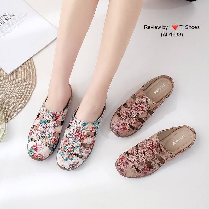 พร้อมส่งรองเท้าเพื่อสุขภาพ ที่ทั่งเกร๋ทั้งน่ารักสุดๆ รองเท้ารุ่นนี้เป็นงานสั่งทำพิเศษ ผ้าลายเกร๋ๆ สวมใส่ง่าย จับแมทกับชุดอะไรก็เกร๋ ทรงสวย พื้นบุนิ่มแถมมีรูระบายอากาศใส่แล้วเท้าไม่อับ ใส่นุ่มเดินสบายมากๆ ส้นยางอย่างดี เป็นรุ่นแนะนำ ซื้อไปรับรองไม่ผิดหวัง