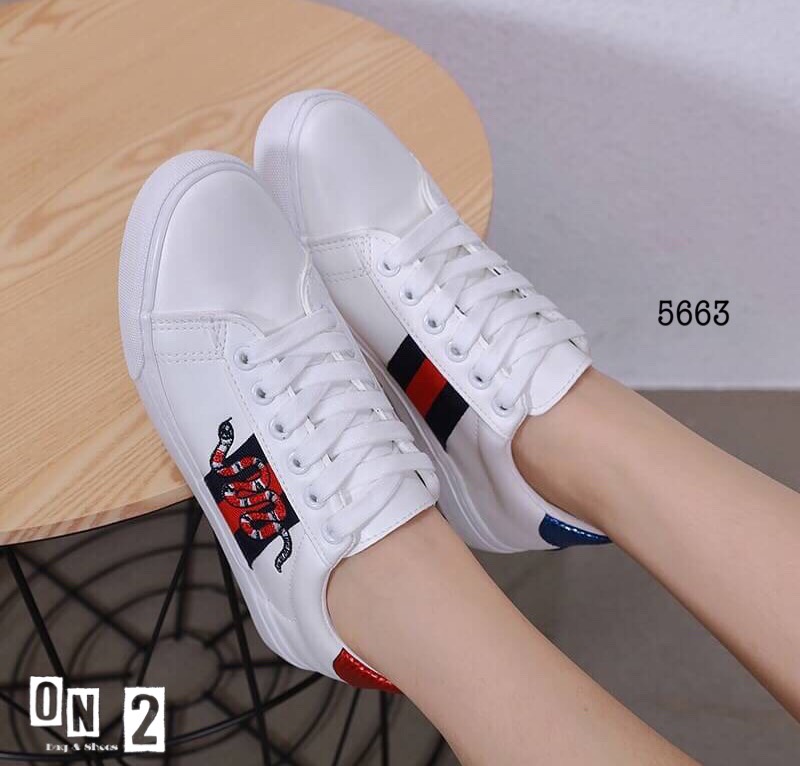 Sneakers style ผ้าใบแบบผูก สไตล์กุชชี่ White New Ace Sneakers ทรงนี้เป็นทรงที่ใส่ได้เรื่อยๆคะ สีขาวแมทช์ง่ายเข้ากับชุดเท่ห์ๆ ของสาวได้เยอะ งานเกรดดีราคาย่อมเยา เป็นอีกคู่ที่ควรมีติดไว้นะคะ