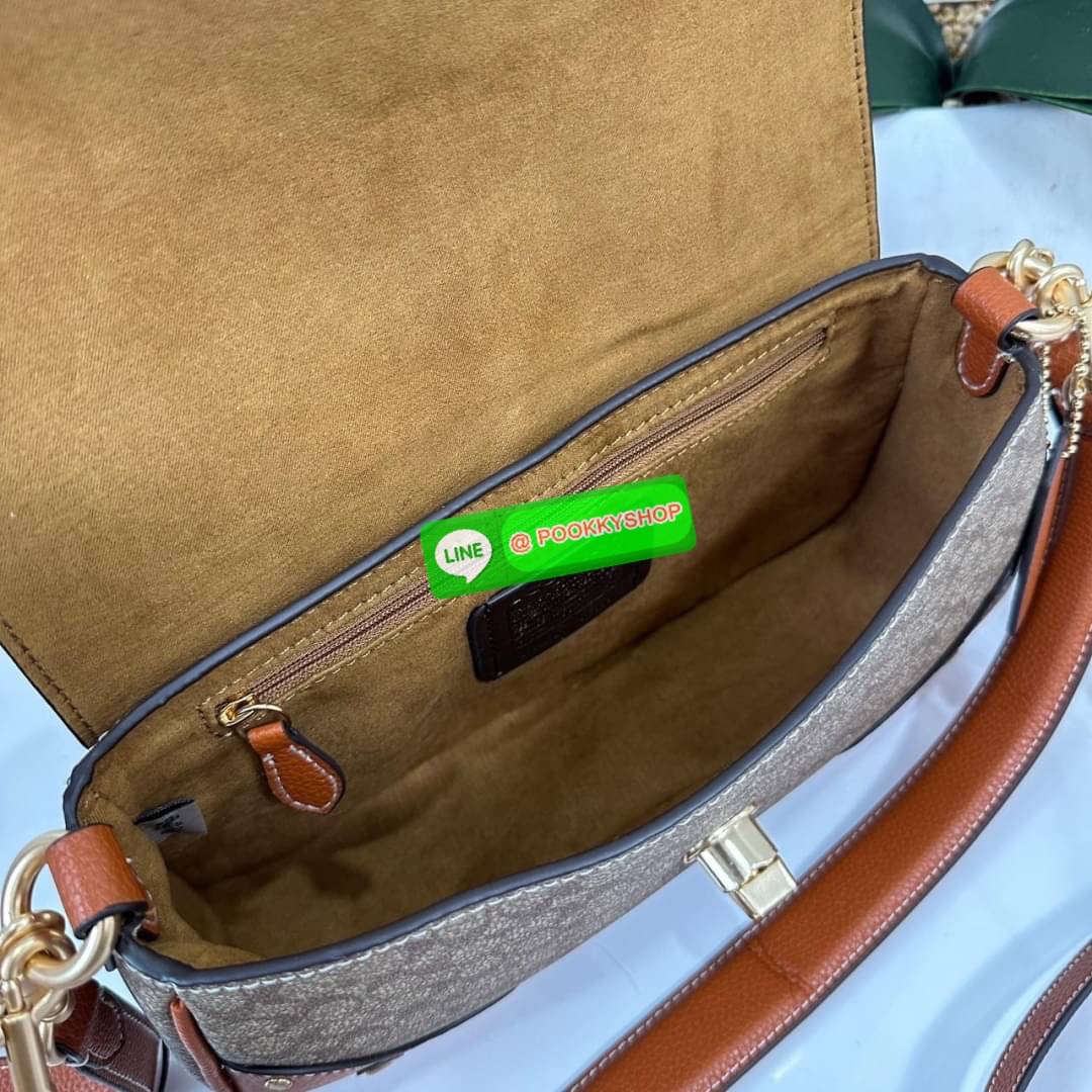 COACH MILLIE SHUOLDER BAG (COACH CE639) กระเป๋าคล้องไหล่และสะพายข้าง วันดุแคนวาส+หนังแท้ เปิด-ปิดกระเป๋าแบบหมุนล็อค ภายในใส่กระเป๋าเงินใบยาว ของจำเป็นอื่นๆได้ มีช่องซิปให้ใส่ของจุกจิก ด้านหลังกระเป๋ามีช่องซิปอีก1ช่อง สายถอดได้ทั้ง2สาย
