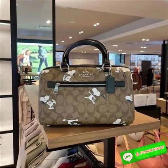 ðCoach C4118 X Peanuts Rowan Satchel In Signature Canvas With Snoopy Print āļāļļāļāđāļāđāļāļāļāļāļāļĢāļ°āđāļāđāļēāļāļĢāļsatchel bag āļāļ·āļāļĢāļđāļāļāļĢāļāļāļāļāļāļĢāļ°āđāļāđāļēāļāļđāđāļāđāļāđāļĢāļ āļĄāļąāđāļāļāļ āđāļĄāđāđāļŠāļĩāļĒāļāļĢāļāļāđāļēāļĒ āļĄāļēāļāļĢāđāļāļĄāļŦāļđāļŦāļīāđāļ§āļāļĩāđāļāđāļēāļāļāļāļāļāļāļāļĢāļ°āđāļāđāļē āļĨāļēāļĒāđāļāļāļ§āļēāļŠāđāļāļāļŠāļāļđāļāļĩāđāļāļĩāđāļĄāļēāļ§āļēāļāļĨāļ§āļāļĨāļēāļĒāļĨāļāļāļāļāļĢāļ°āđāļāđāļēāđāļāđāļāļāļāļĨāđāļĨāļāļāļąāđ