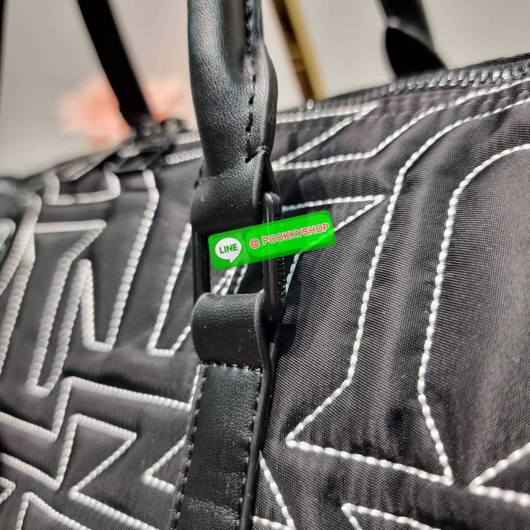 NEW IN LV KEEPALL SNOW BAG ใหม่ล่าสุดกับเวอร์ชั่นใหม่ สไตล์สปอร์ต กระเป๋าเดินทางสุดคลาสสิค ทึ่ใครๆก็เฝ้ารอ ไอเท็มที่จะทำให้การเดินทางไม่ธรรมดาอีกต่อไป ด้วยดีเทลความเป็นเอกลักษณ์ เรียบแต่หรู ดีไซน์ลายปักความเป็นเอกลักษณ์ผสาน ลวดลายโมโนแกรมฟลาวเวอร์ ลงบนผ้า