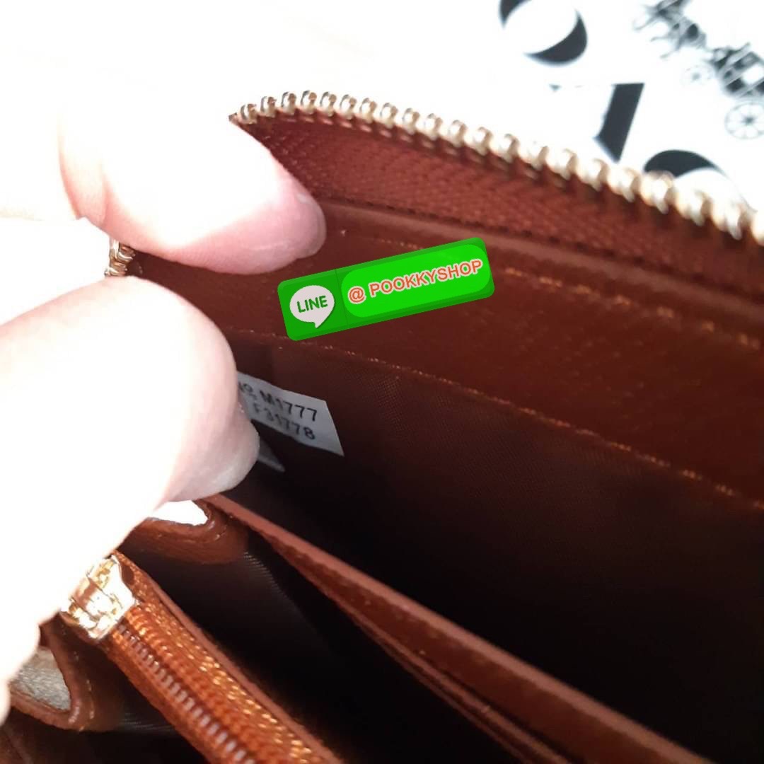 COACH F31778 ACCORDION ZIP WALLET IN SIGNATURE CANVAS WITH DAISY BUNDLE PRINT กระเป๋าสตางค์ใบยาว ลวดลายดอกเดซี่ น่ารักน่าใช้มากๆ พื้นเป็นลายซีเอกลักษณ์ วัสดุหนังแคนวาสเคลือบลาย เปิด-ปิดด้วยซิปรอบ ใส่มือถือได้ ใส่บัตร ใส่ธนบัตรได้สบายๆ พกใบนี้รับรองวางไม่ล