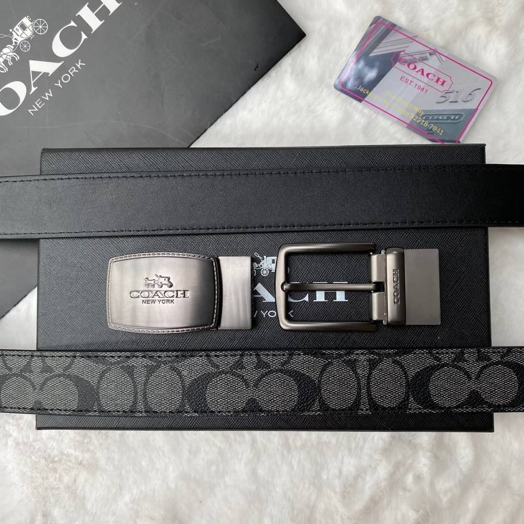 Set เข็มขัด coach 2 หัว ใส่แบบเจาะรูเข็มขัด สายลายC นูนสลับกับด้านเรียบ สลับใช้ได้ 2 ด้าน ทั้งยังสามารถเจาะรูเพิ่มได้ รุ่นนี้มาพร้อมป้ายแท็กแบรนด์ หัวเข็มขัดใส่ได้ง่าย ถอดได้ไม่ยาก ซื้อเป็นของขวัญของฝาก ดูดีมากๆเลยนะคะ