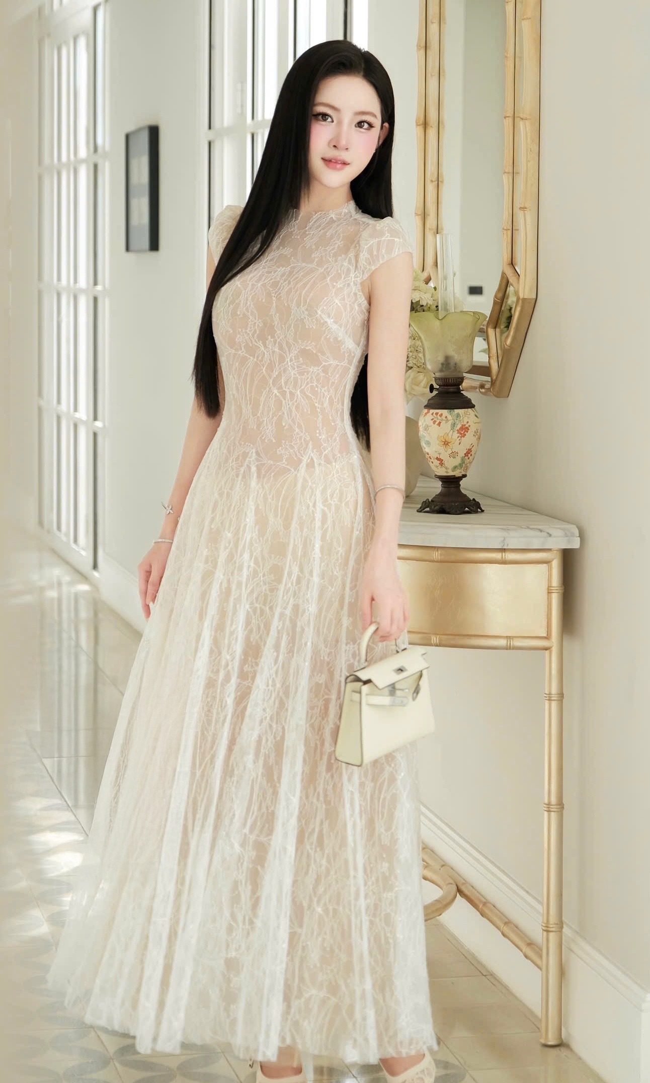 เดรสแฟชั่น เดรสเสื้อคอกลมแขนเต่อ กระโปรงบาน ดีเทลซีทรูที่บ่าและแขน