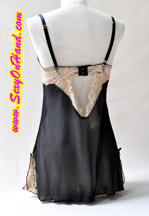 ชุดนอนเซ็กซี่ ชุดนอนซีทรู สายเดี่ยวสีดำ แต่งลูกไม้ สีทองเกรดหรูช่วงอก และด้านหลัง เนื้อผ้าสวยหรูทิ้งตัว งานเกรดพรีเมี่ยมคะ